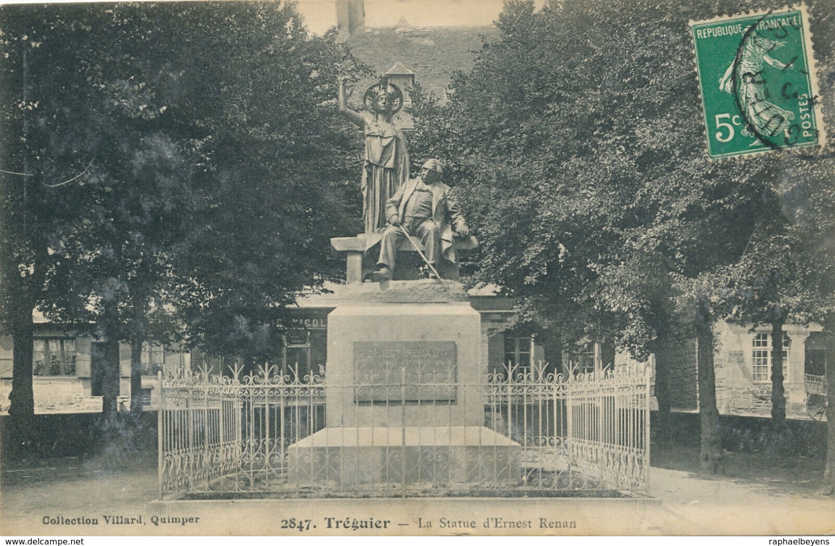 CPA 2847. Tréguier La statue d'Ernest Renan collection Villard Qimper timbre