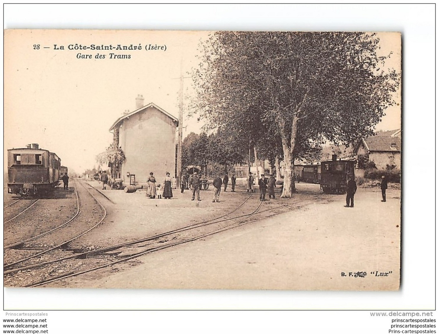 CPA 38 la Côte Saint André la gare des trams