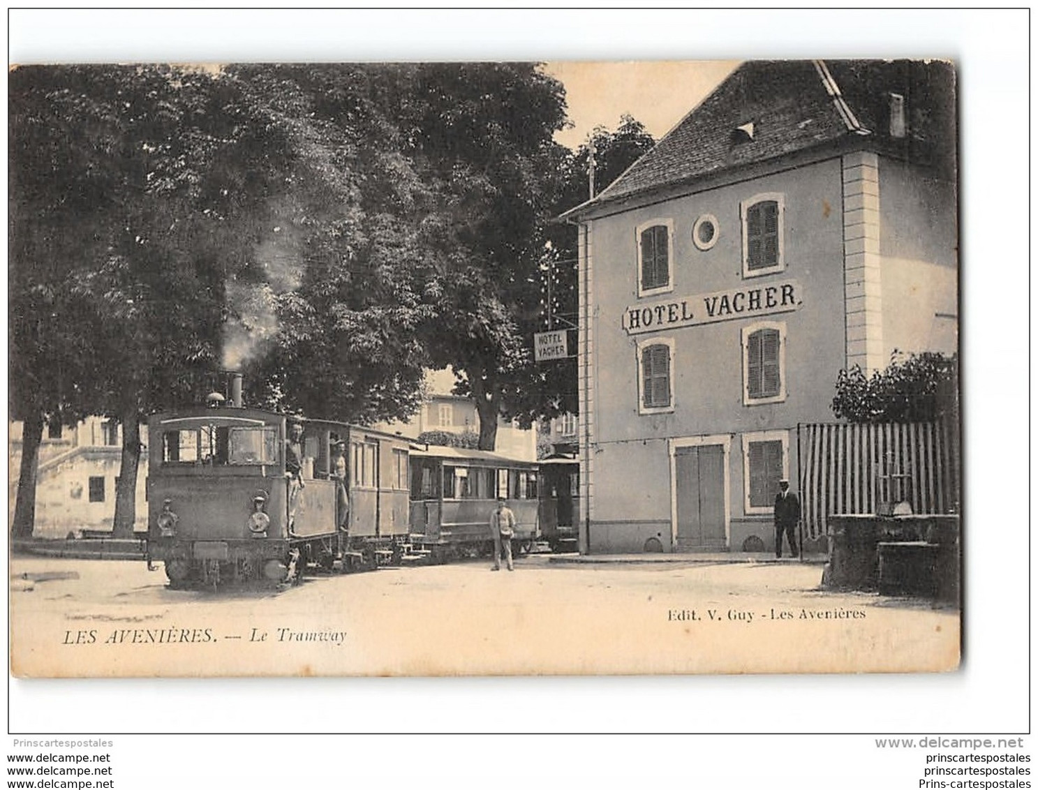 CPA 38 Les Avenieres Hotel Vacher et le train tramway ligne de La Tour du Pin Les Avenières