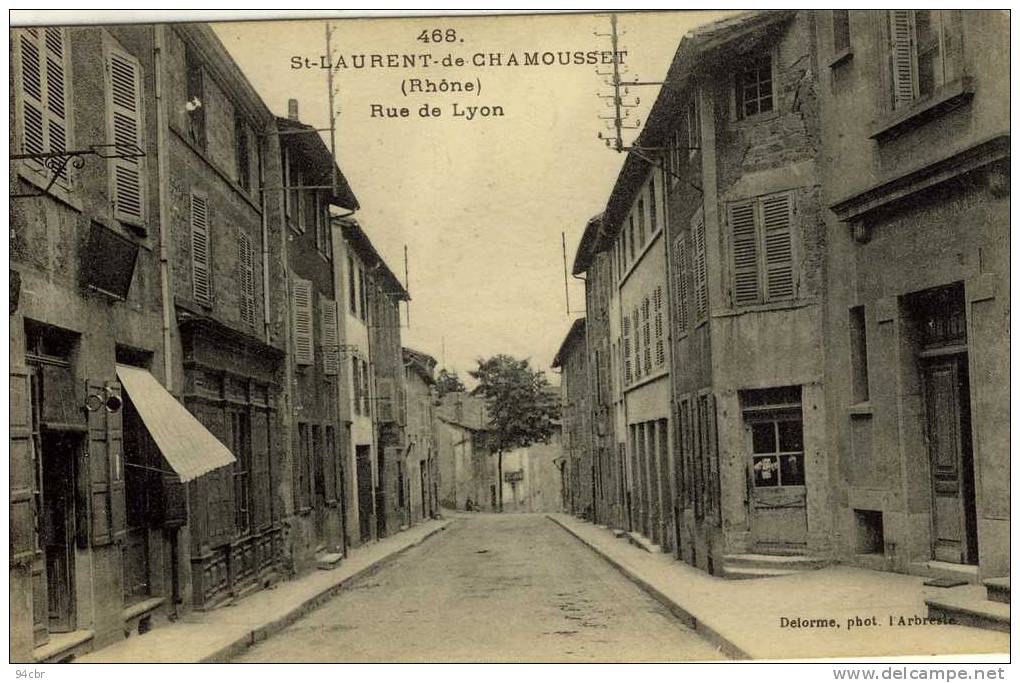 CPA(69)  SAINT LAURENT DE CHAMOUSSET  rue de lyon