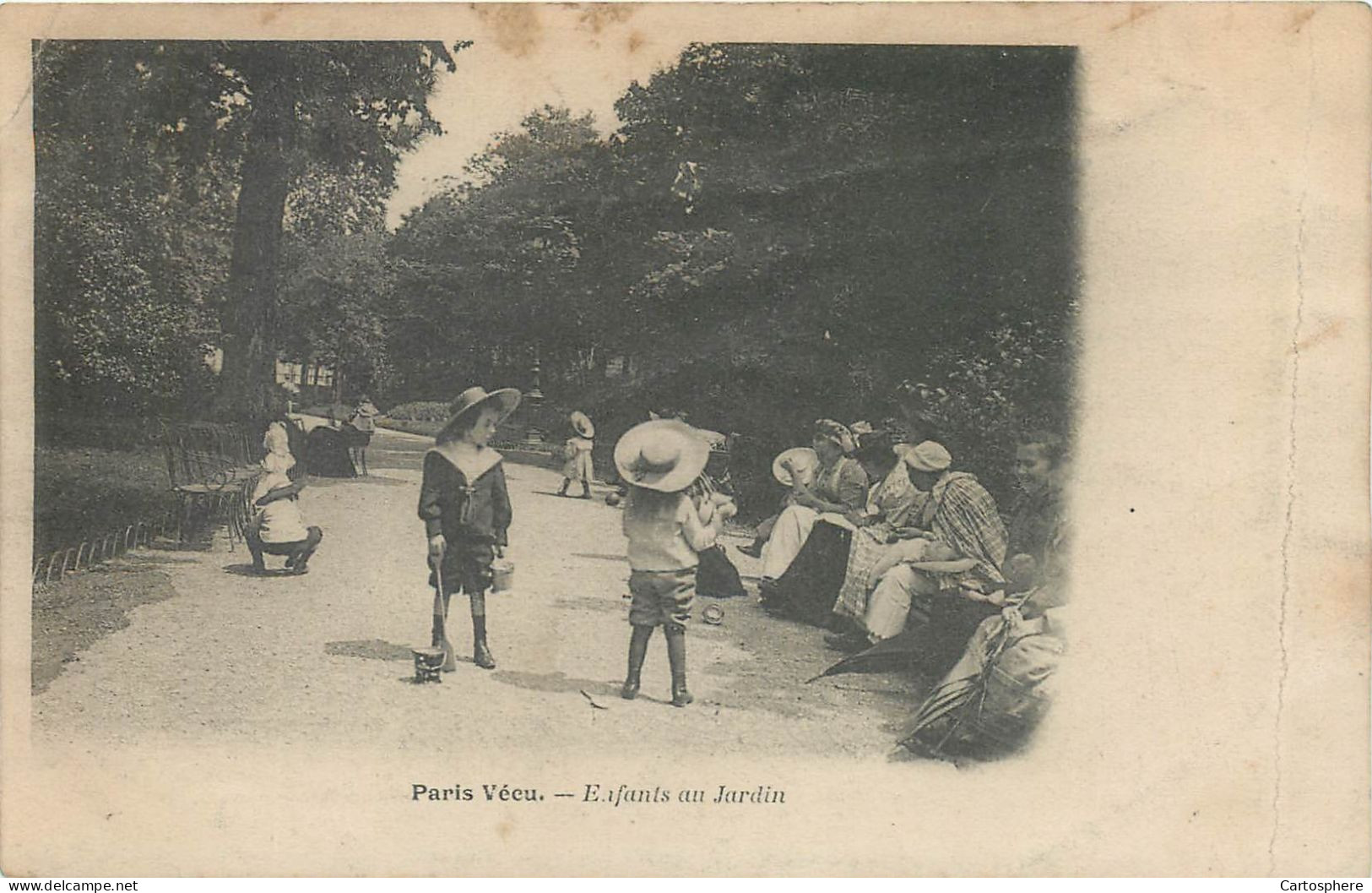 CPA 75 Paris Vécu  > Parcs, jardins Enfants au Jardin - ETAT