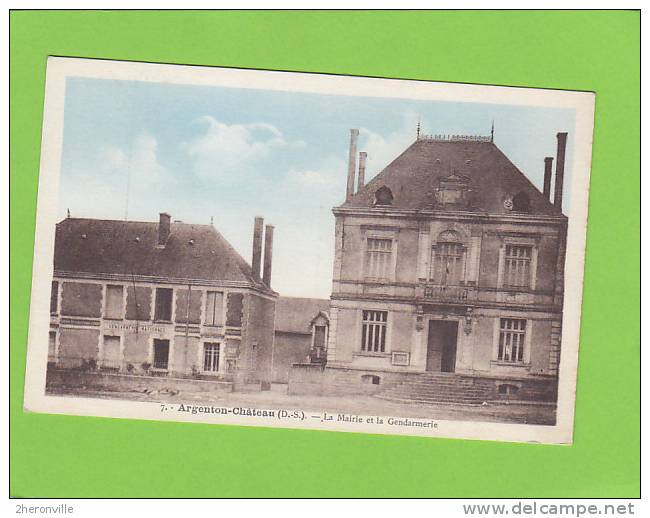 CPA -  79  ARGENTON CHATEAU -    La Mairie et  la Gendarmerie -