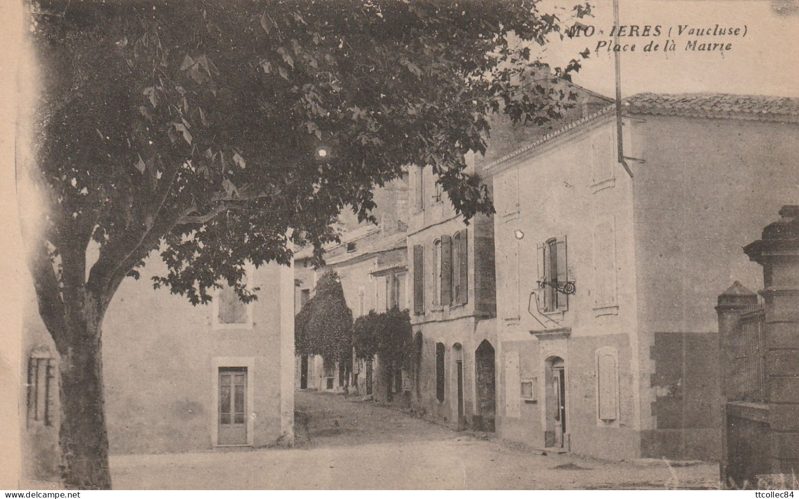 CPA-84-MORIERES-Place de la mairie