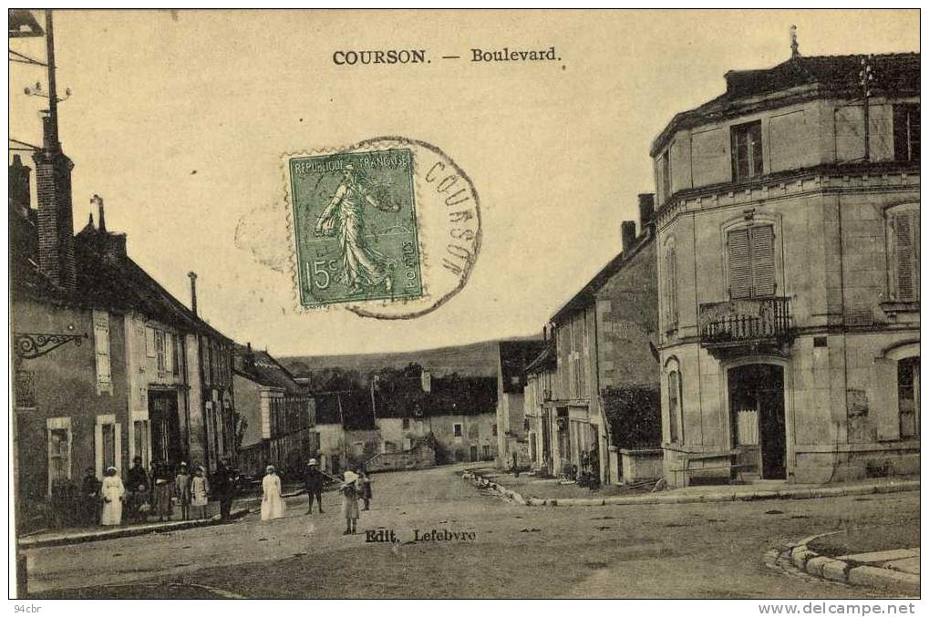 CPA (89)    COURSON LES CARRIERES     boulevard