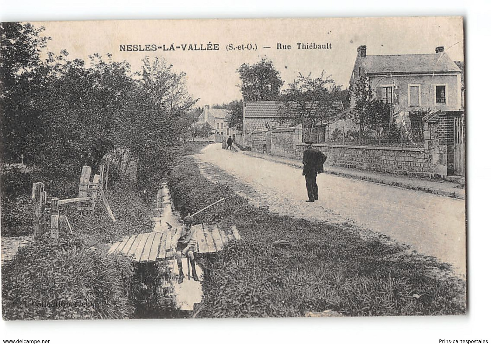 CPA 95 Nesles la Vallée rue Thiebault