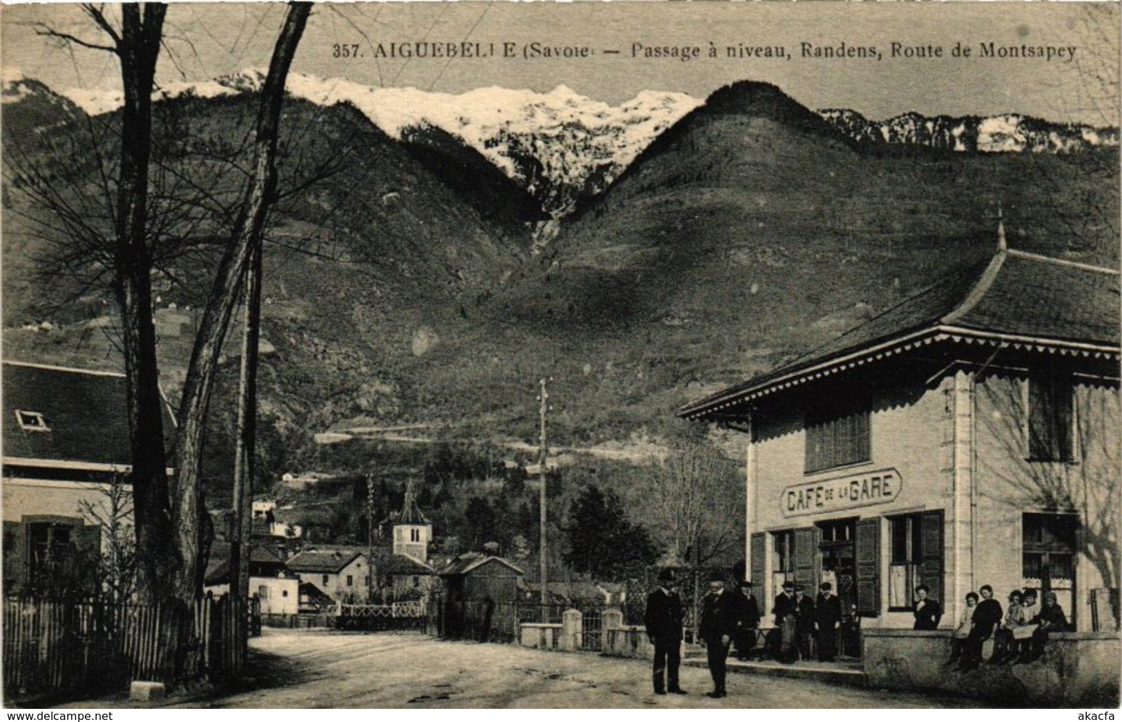 CPA AIGUEBELLE - Passage a niveau Randens Route de Montsapey (252215)