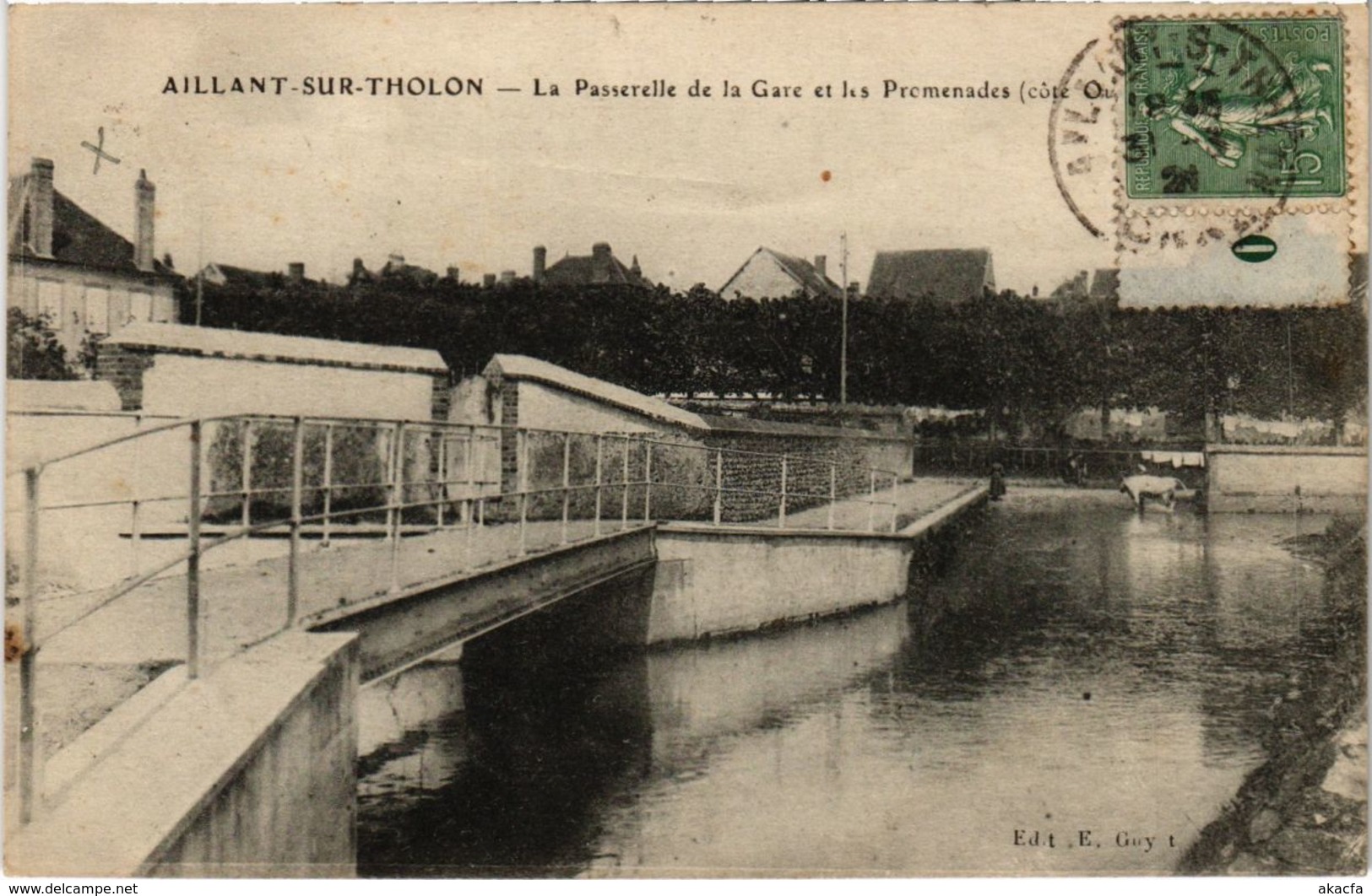 CPA AILLANT-sur-THOLON - Le Passerelle de la Gare et les Promenades (108436)