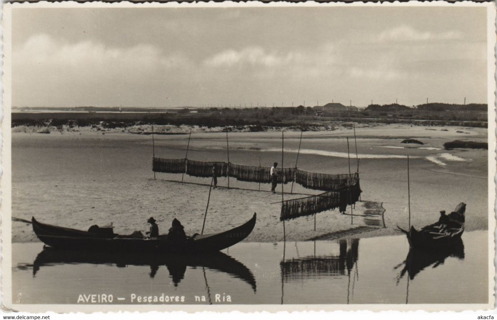 CPA AK AVEIRO - Pescadores na Ria PORTUGAL (760760)