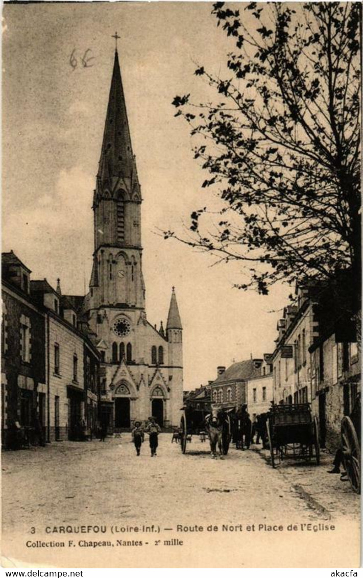 CPA AK Carquefou Route de Nort et Place de Église (610926)