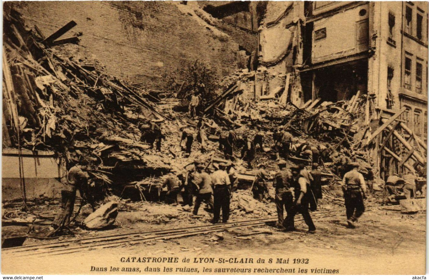 CPA AK Catastrophe de LYON St-CLAIR du 8 Mai 1932 (470266)