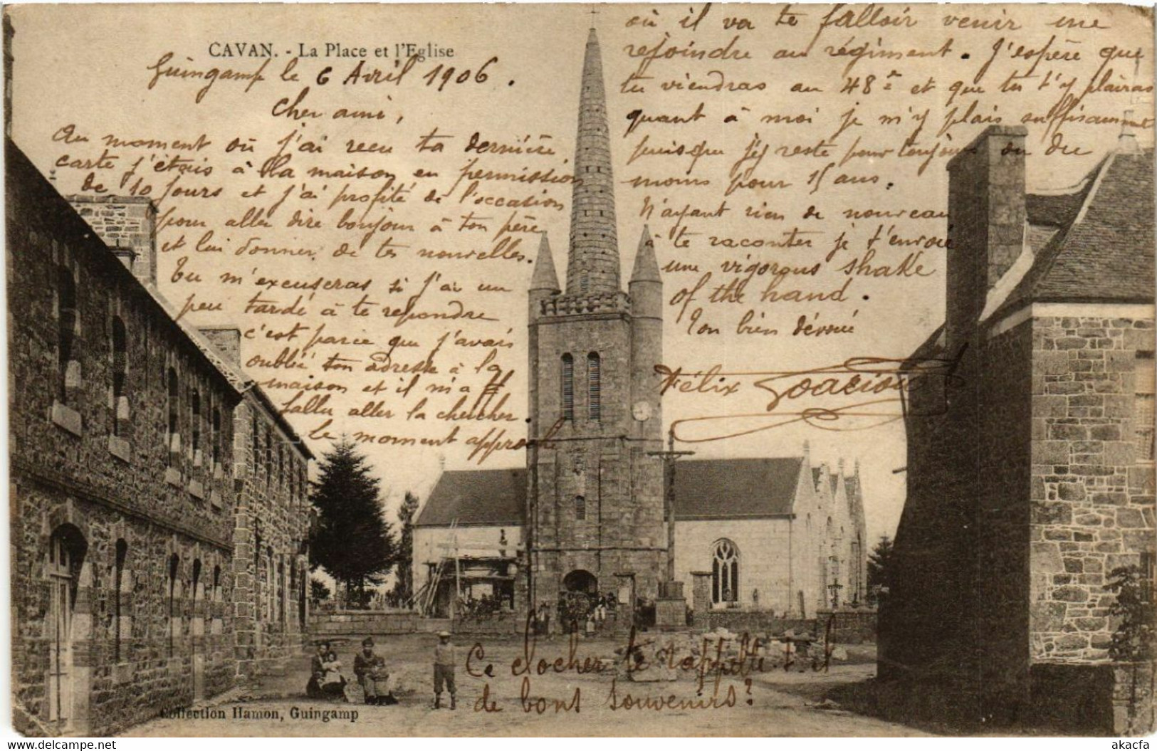 CPA AK Cavan - La Place et Église (630325)