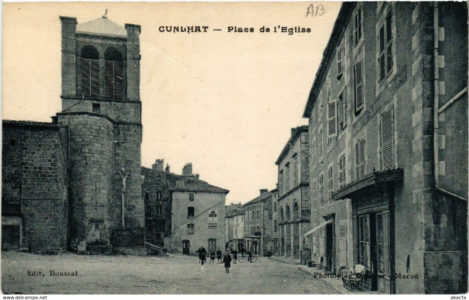 CPA AK CUNLHAT Place de l'Église (409926)