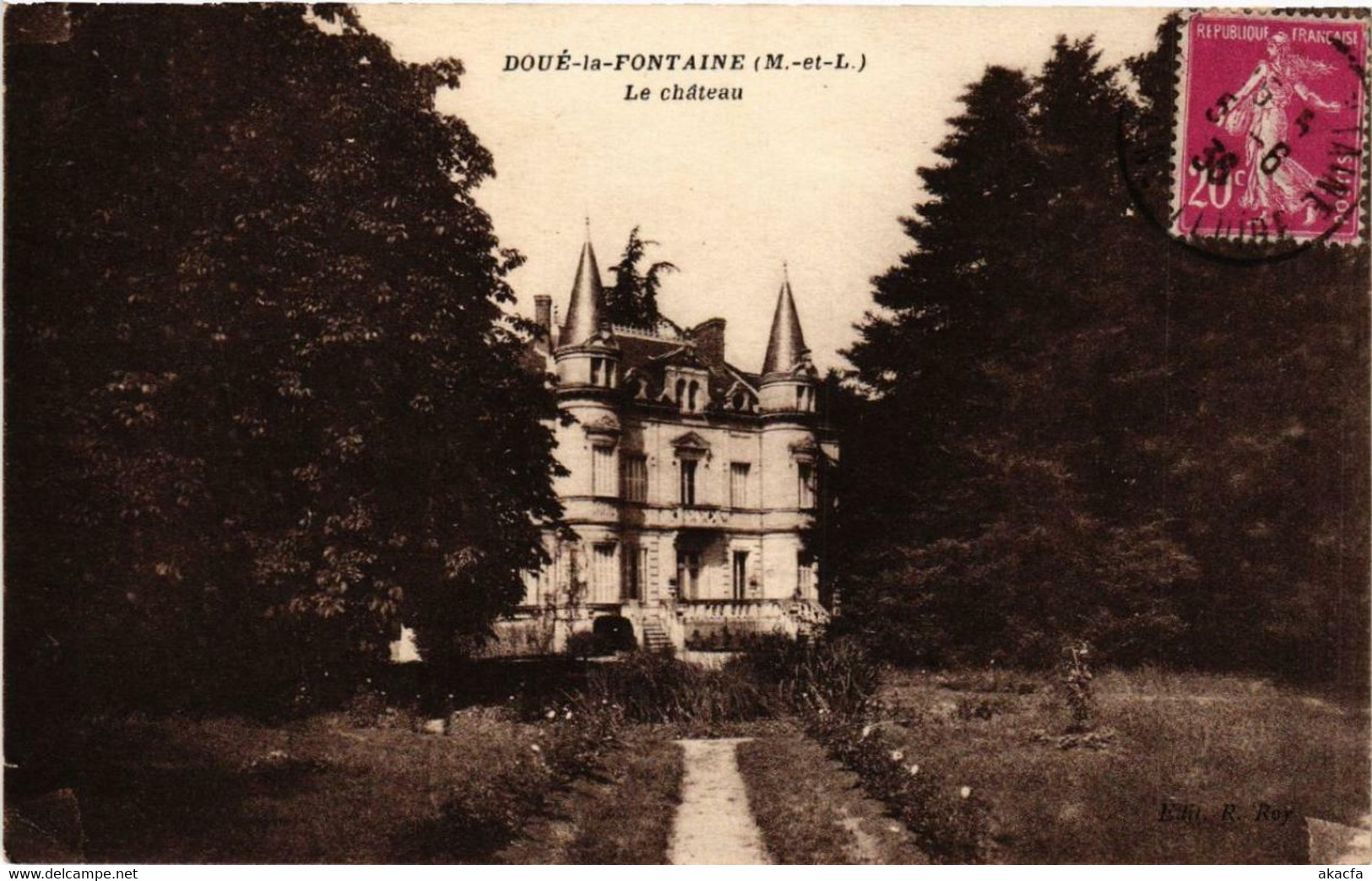 CPA AK DOUE-la-FONTAINE Le chateau (606341)