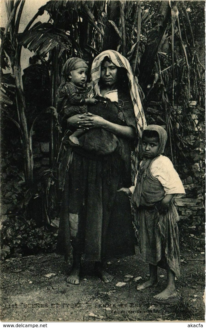 CPA AK Femme et son enfants Bédouine ALGERIE (831894)