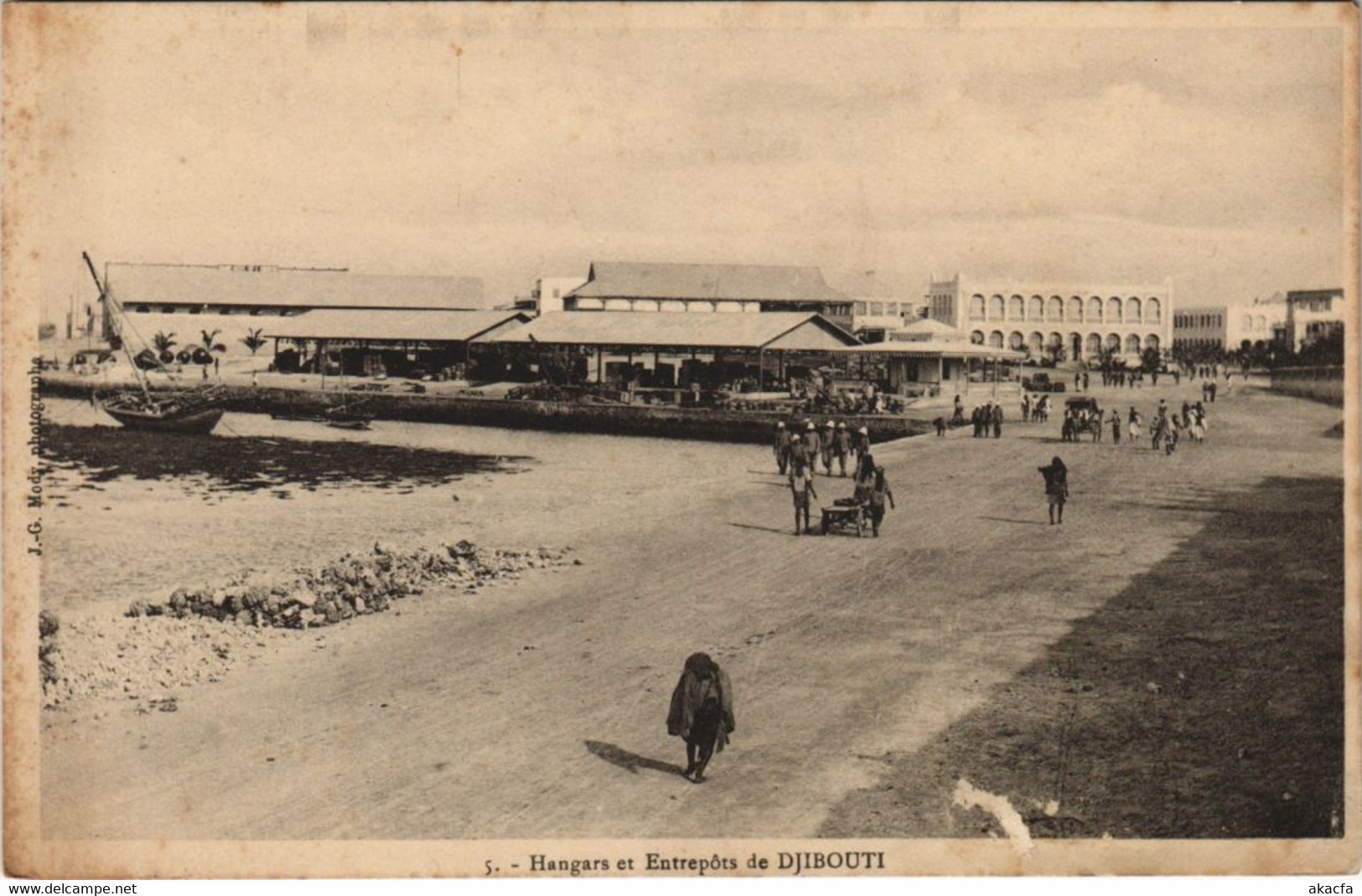 CPA AK Hangars et Entrepots de Djibouti DJIBOUTI (1084551)