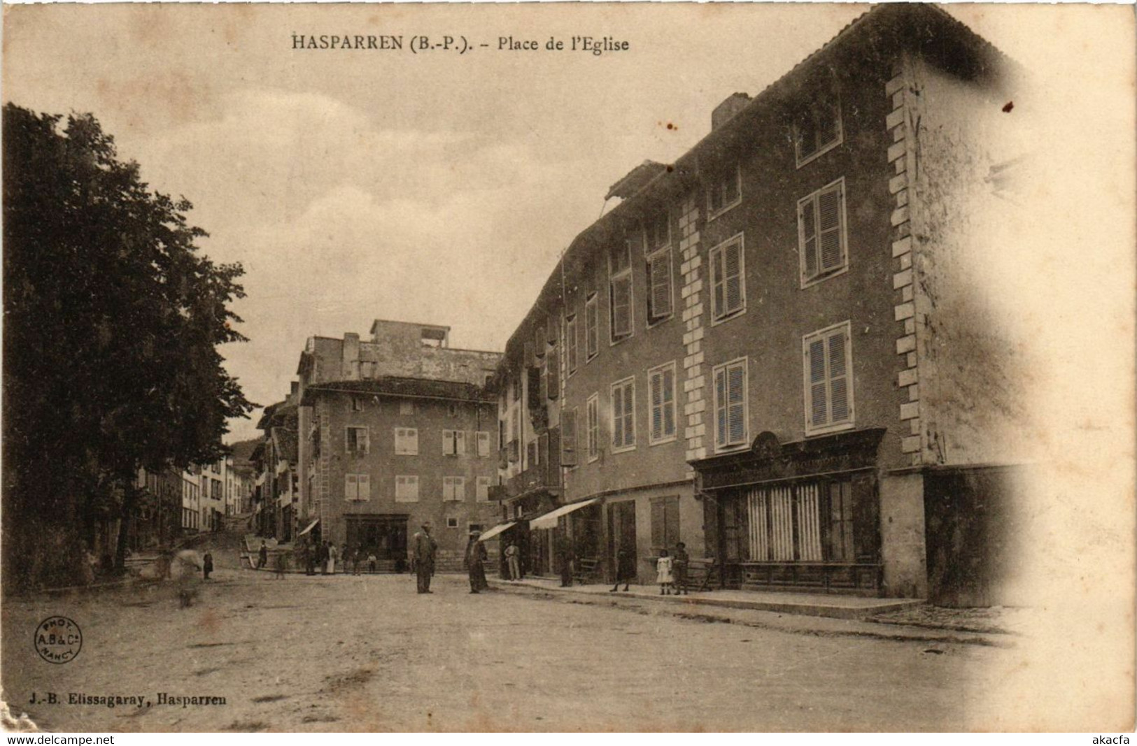 CPA AK HASPARREN - Place de l'Église (365323)