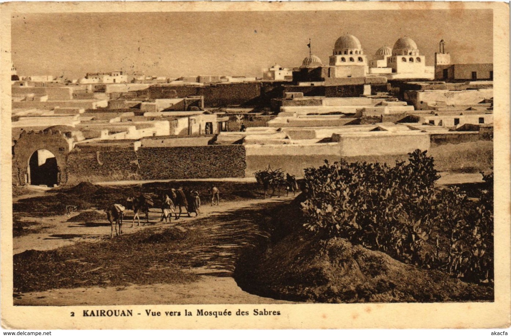 CPA AK KAIROUAN Vue vers la Mosquée des Sabres TUNISIA (973997)