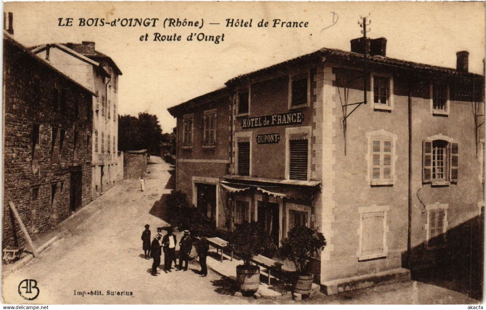 CPA AK Le BOIS-d'OINGT - Hotel de France et Route d'OINGT (451119)