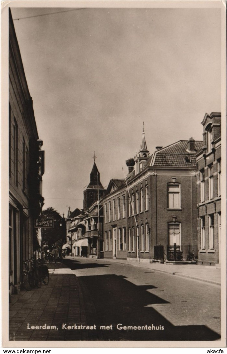 CPA AK Leerdam Kerkstraat met Gemeentehuis NETHERLANDS (714000)