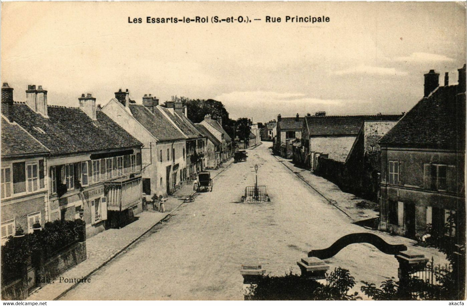 CPA AK Les ESSARTS-le-ROI - Rue Principale (359531)