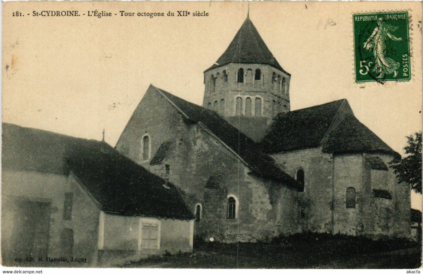 CPA AK St-Cydroine - L'Église - Tour octogone du XII siecle (657118)