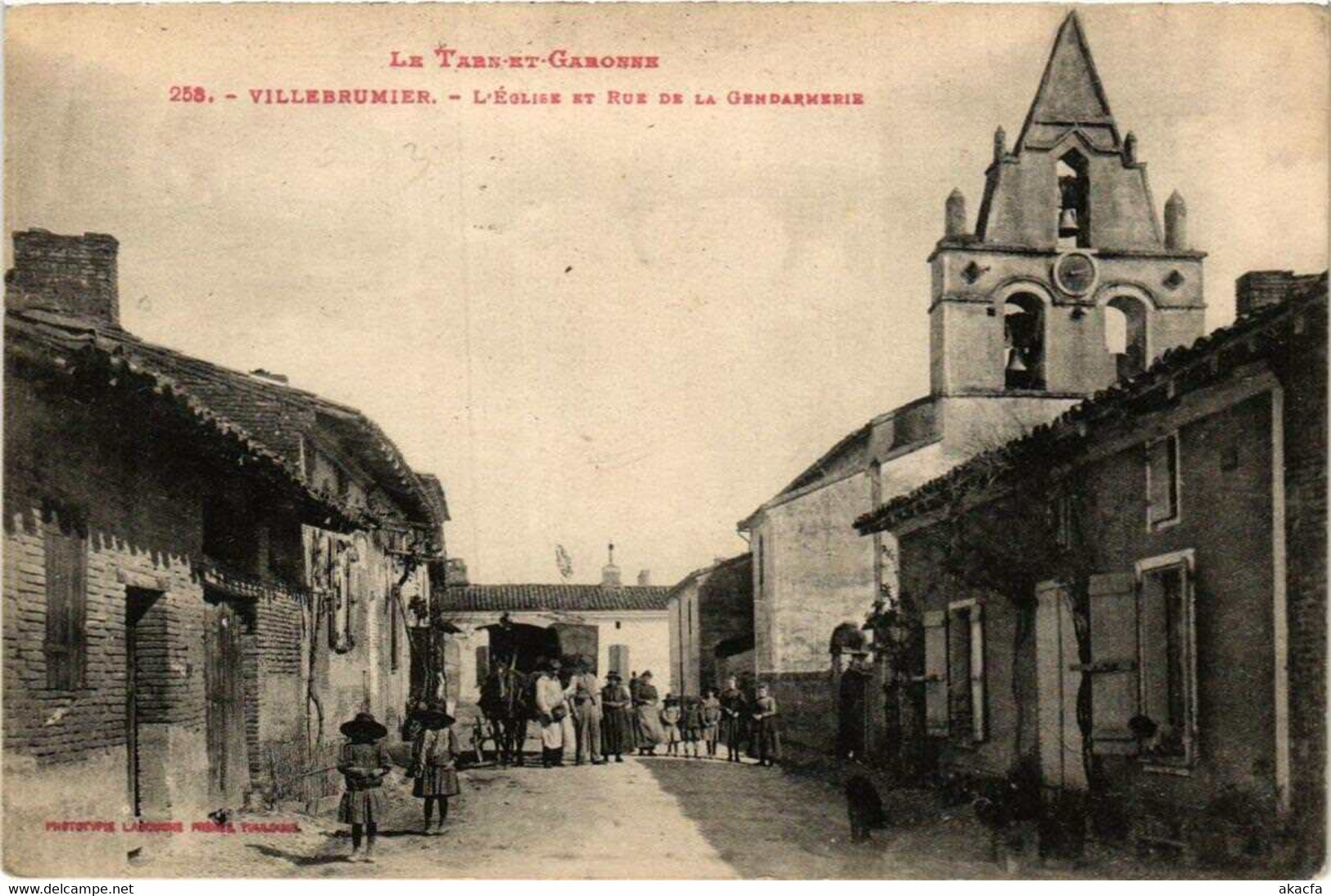 CPA AK Villebrumier Église et Rue de la Gendarmerie (614963)