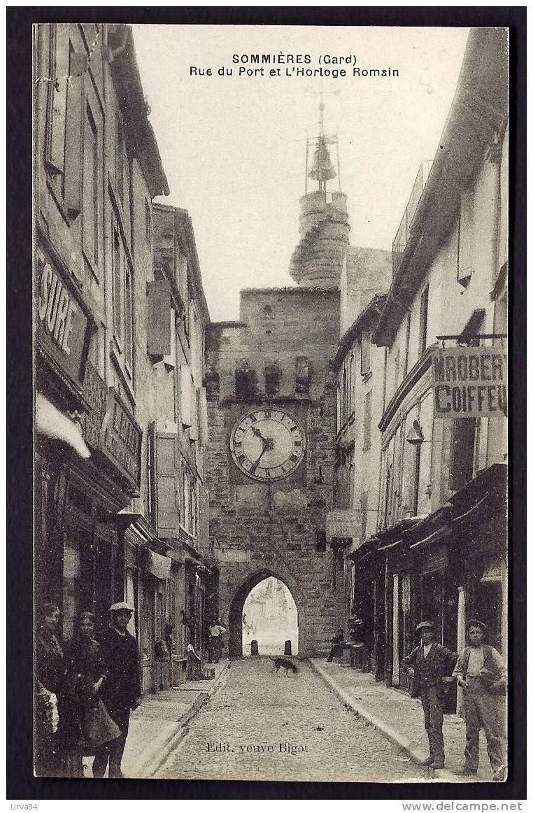 CPA  ANCIENNE- FRANCE- SOMMIERES (30)- RUE DU PORTET PORTE DE L'HORLOGE ROMAIN- BELLE ANIMATION- COMMERCES-