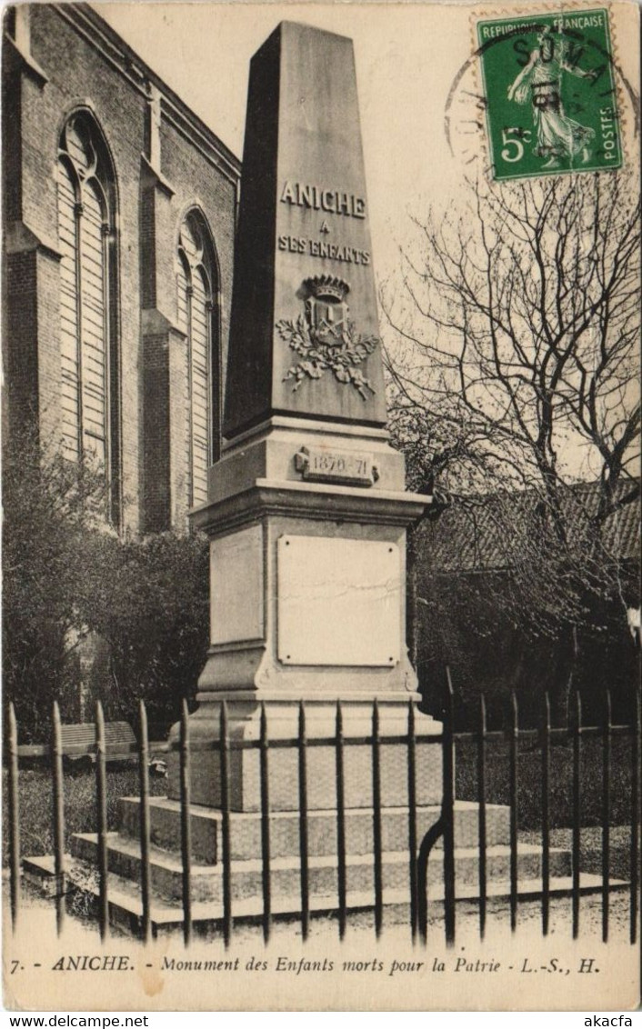 CPA ANICHE - Monument des Enfants morts pour la Patrie (137074)