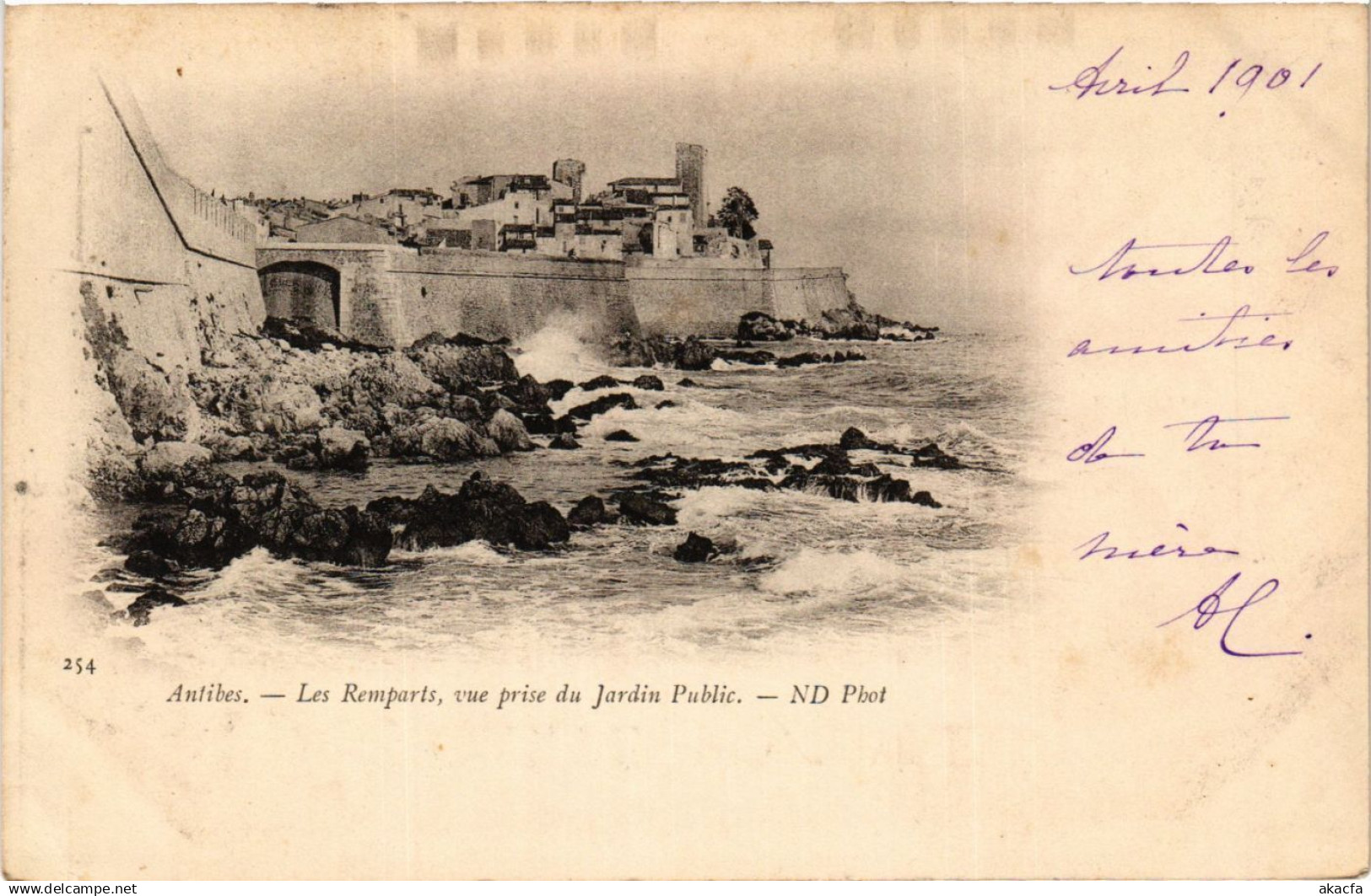 CPA ANTIBES - Les Remparts - Vue prise du Jardin Public (639555)