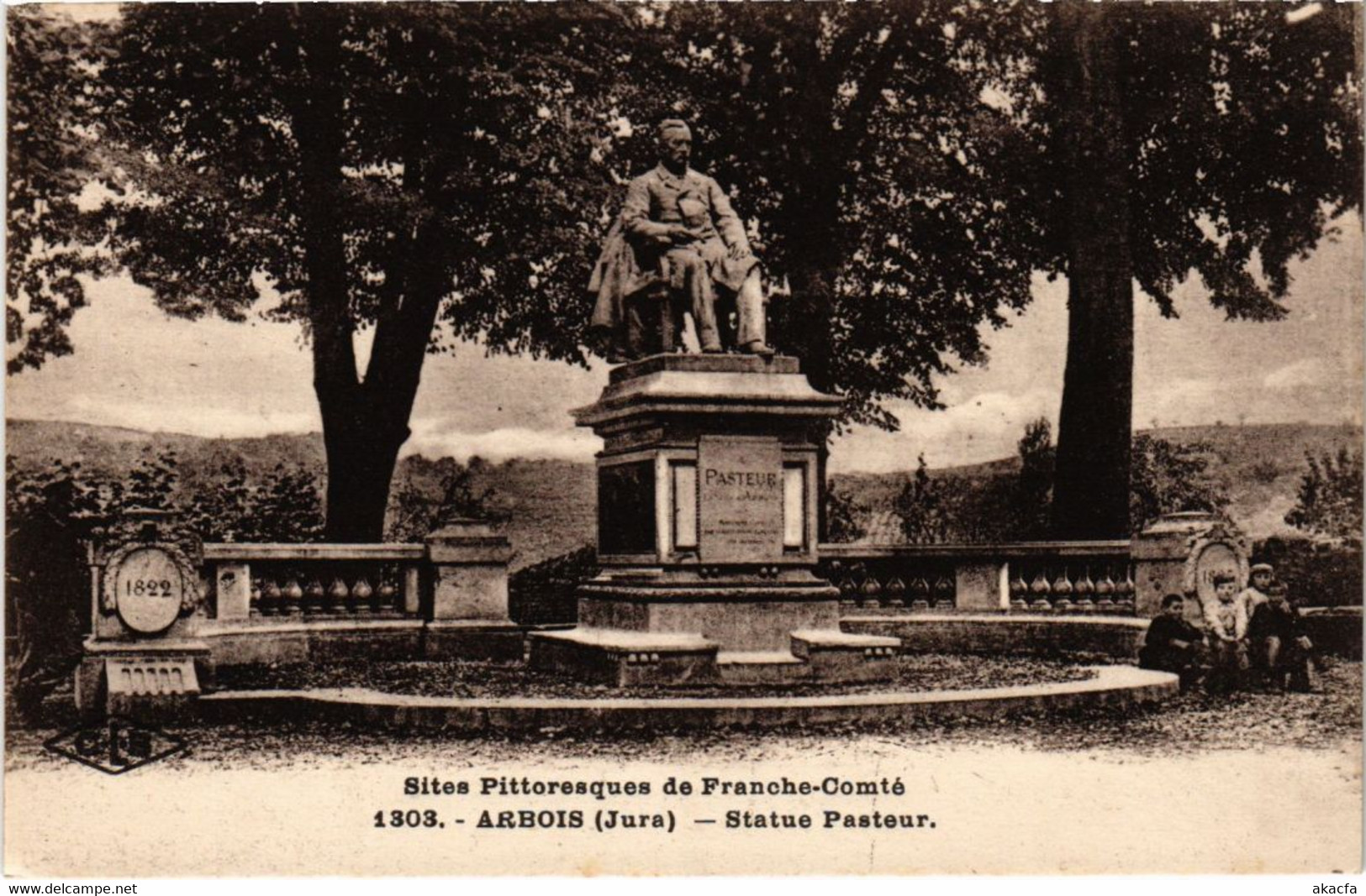 CPA Arbois- Statue Pasteur FRANCE (1043270)