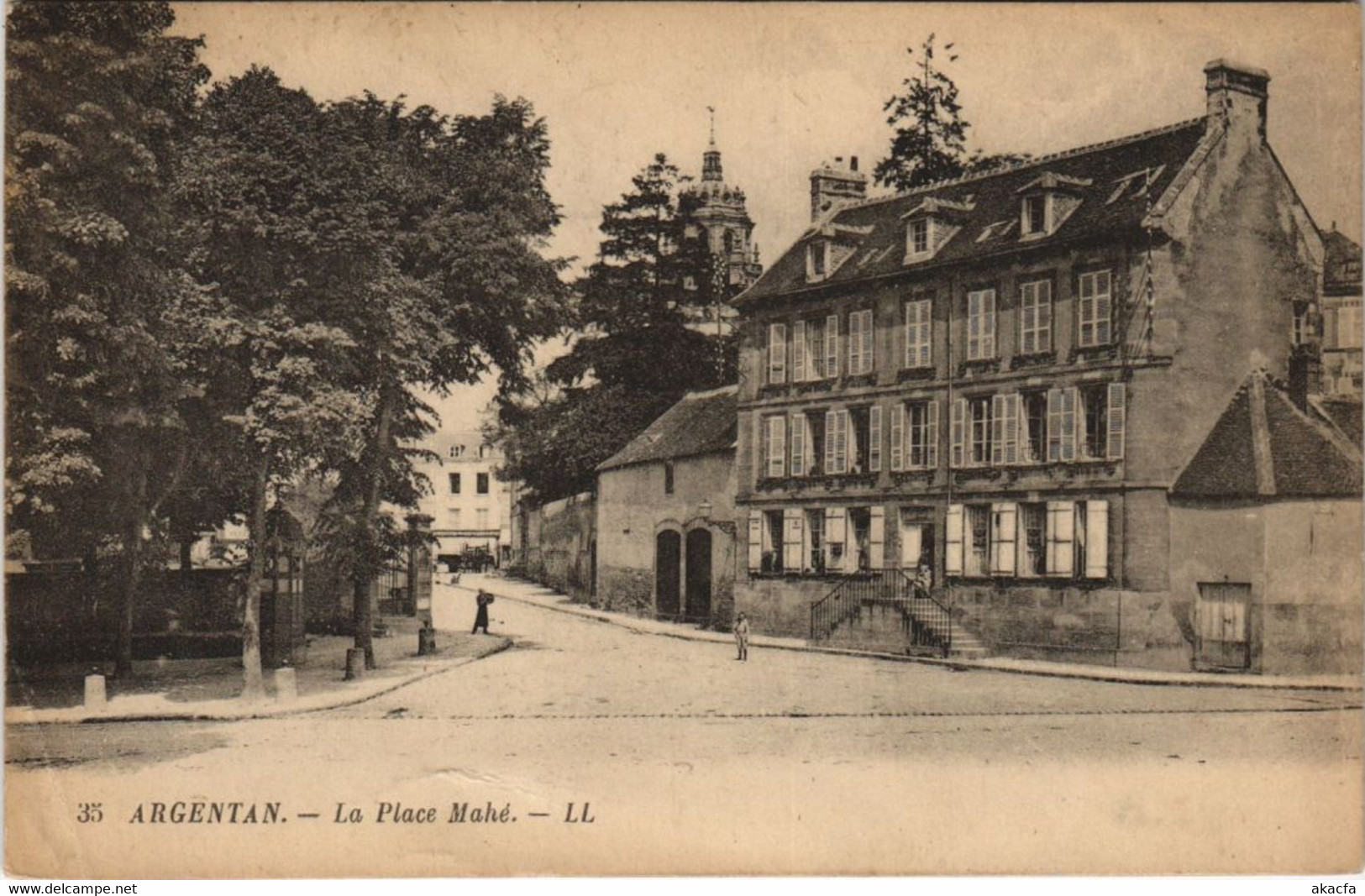 CPA ARGENTAN-La Place Mahé (29546)