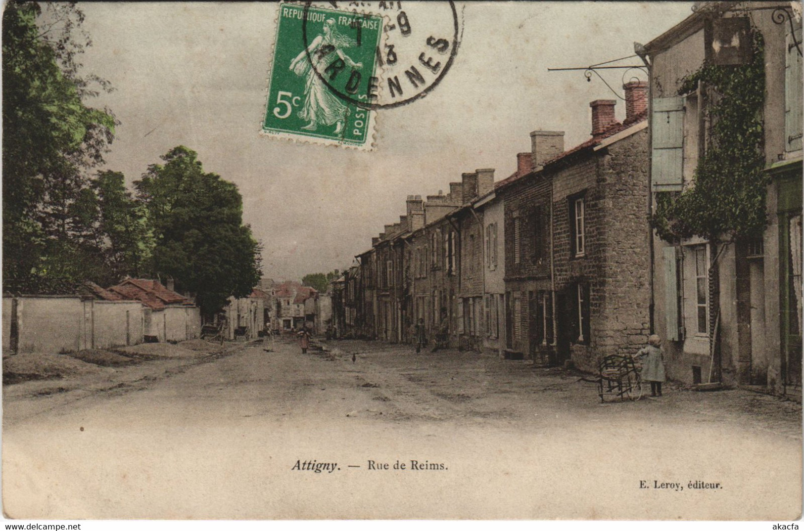 CPA ATTIGNY - Rue de Reims (155135)