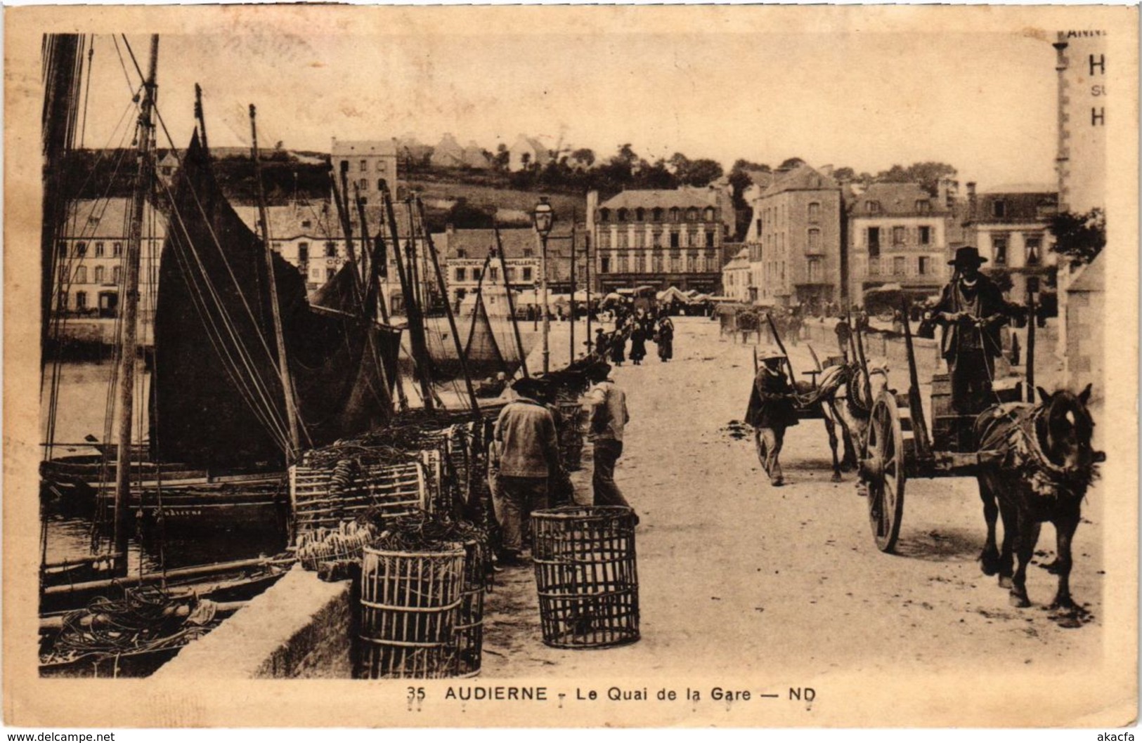 CPA Audierne- Le Quai de la Gare FRANCE (1025512)