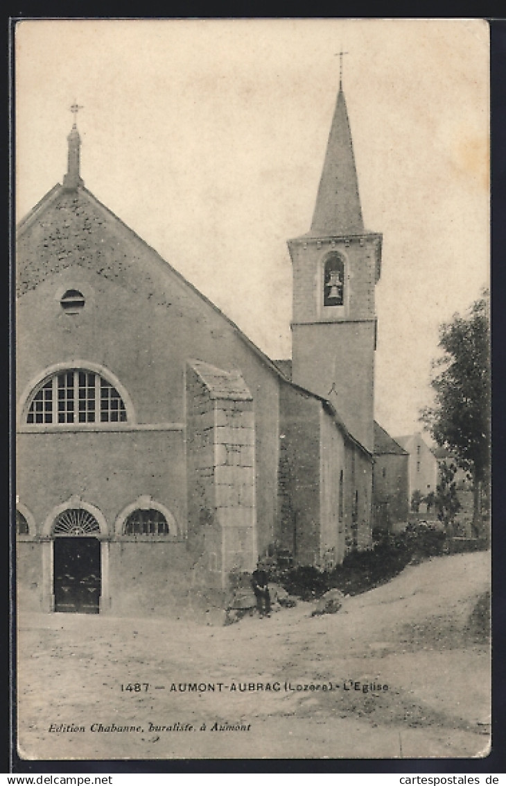 CPA Aumont-Aubrac, L`église du village