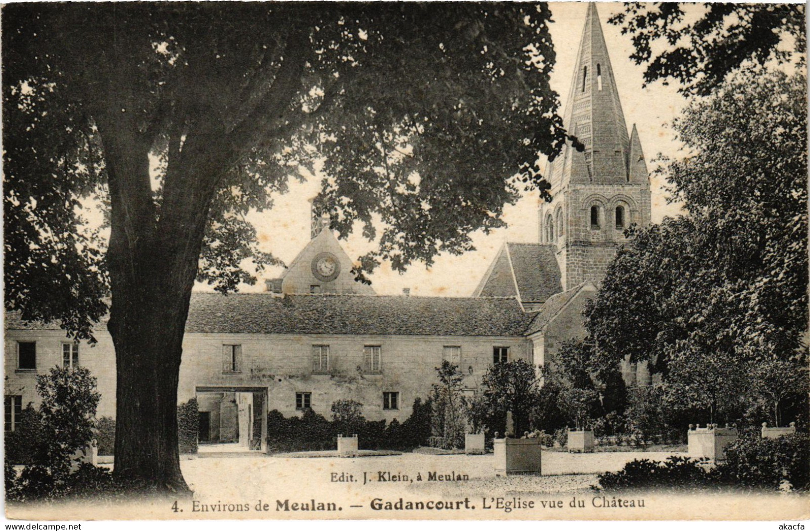 CPA Avernes L'Eglise vue du Chateau FRANCE (1309343)