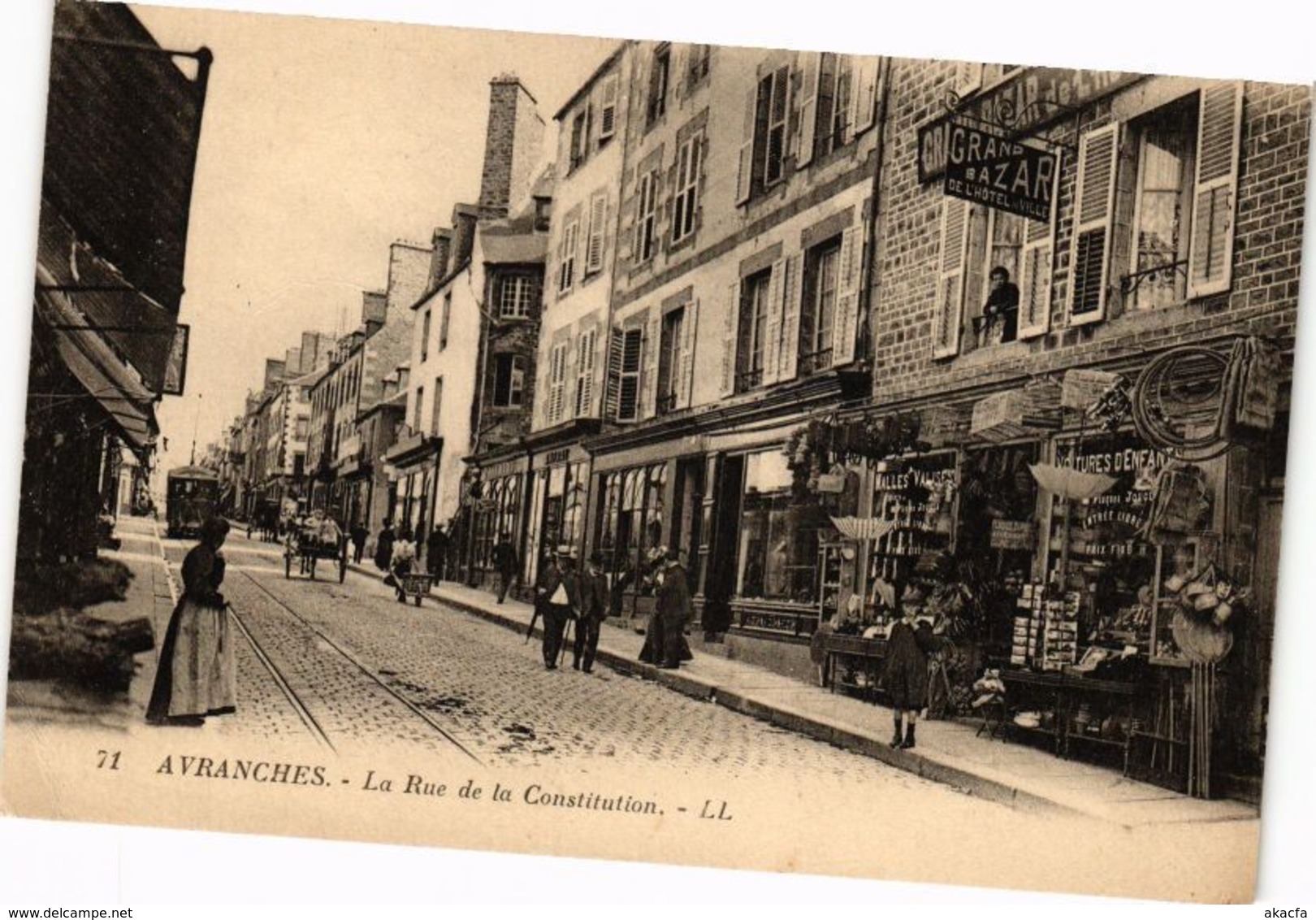 CPA AVRANCHES - La Rue de la Constitution (209369)