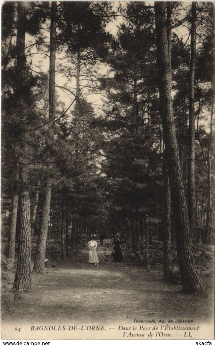 CPA BAGNOLES-de-l'ORNE-Dans Parc de l'Établissement l'Avenue de l'Orne (29811)