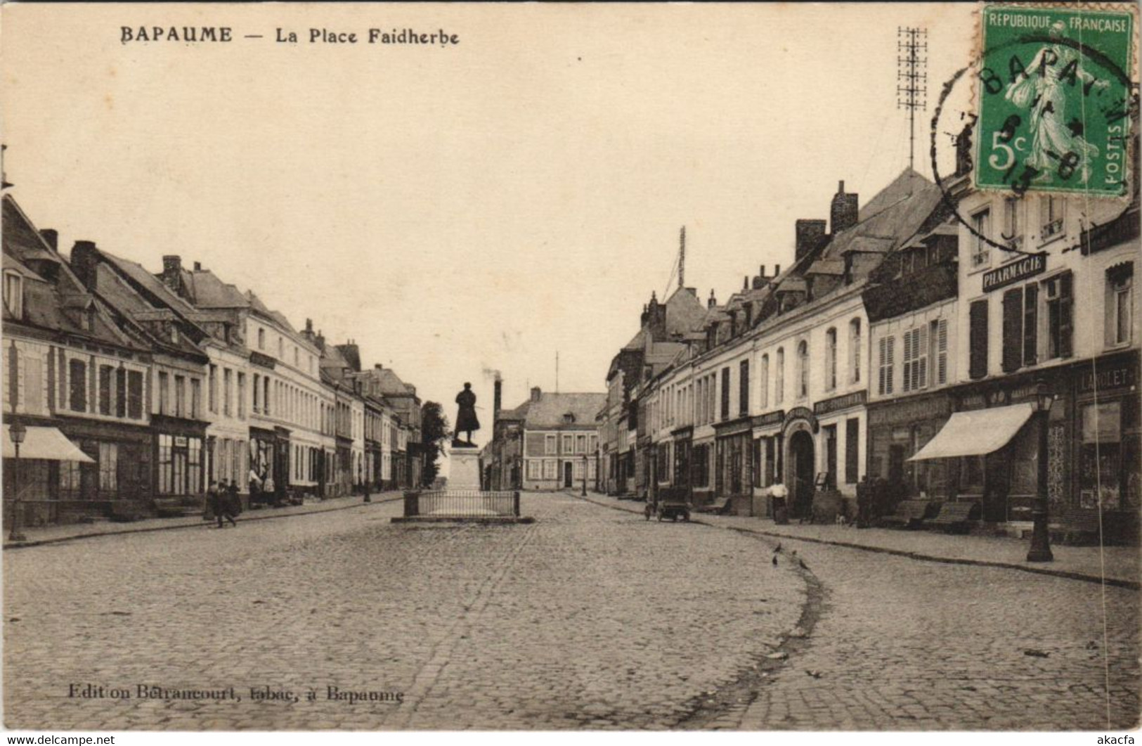 CPA BAPAUME-La Place Faidherbe (45659)