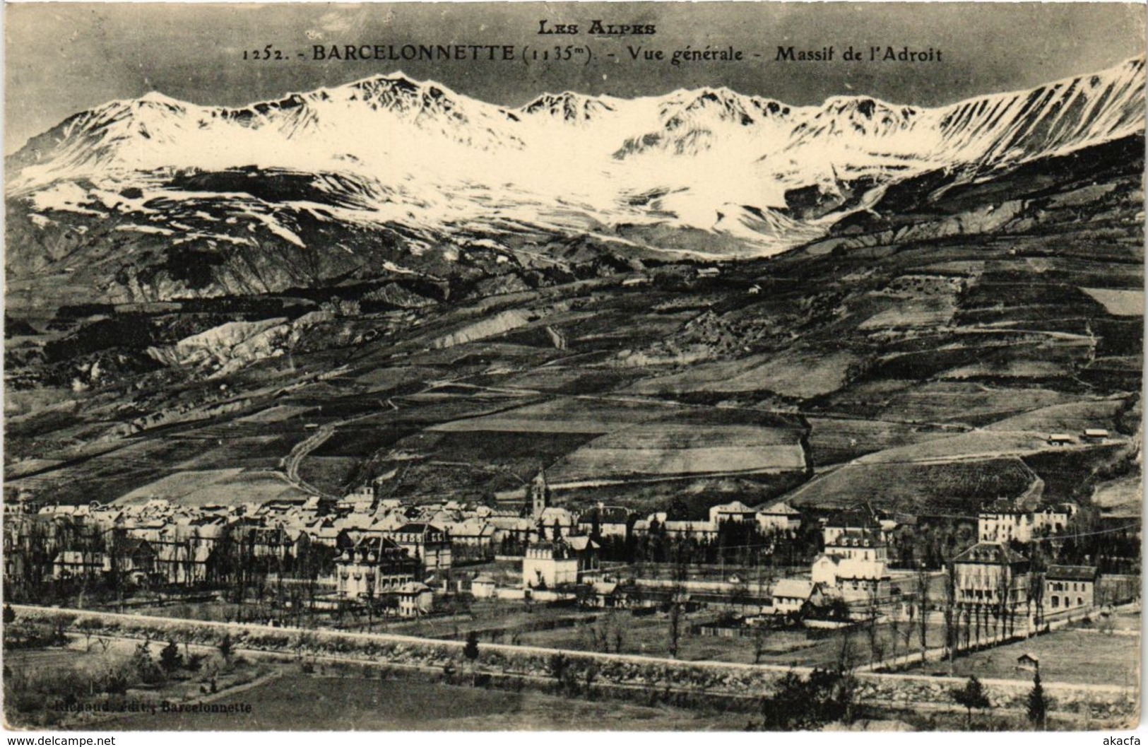 CPA Barcelonnette Vue generale Massif de l’Adroit (922021)