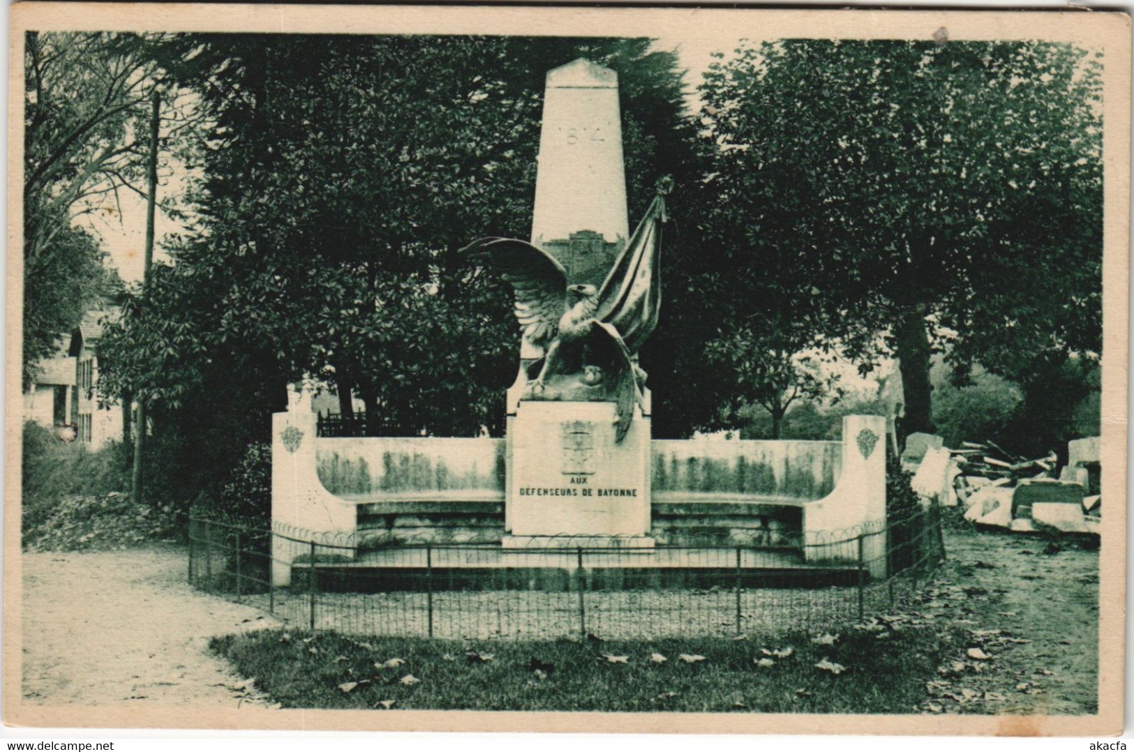 CPA BAYONNE Monument aux Defenseurs de Bayonne (1142872)