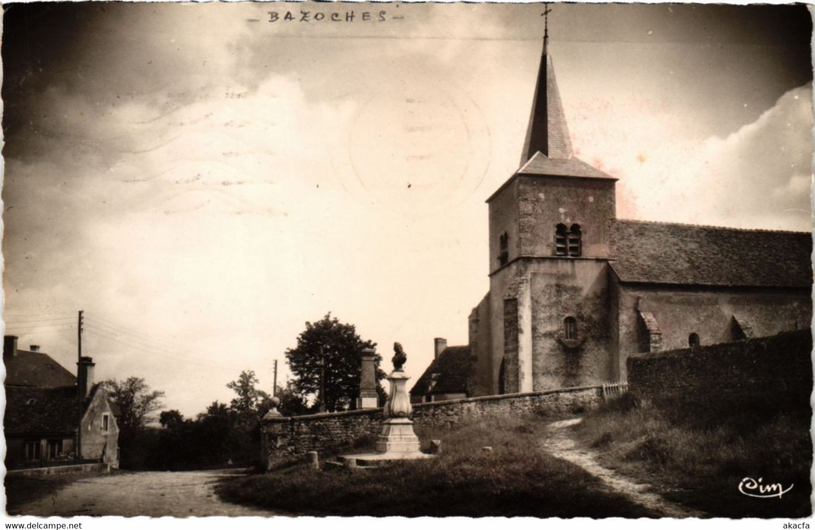 CPA BAZOCHES Place de l'Eglise (1272987)