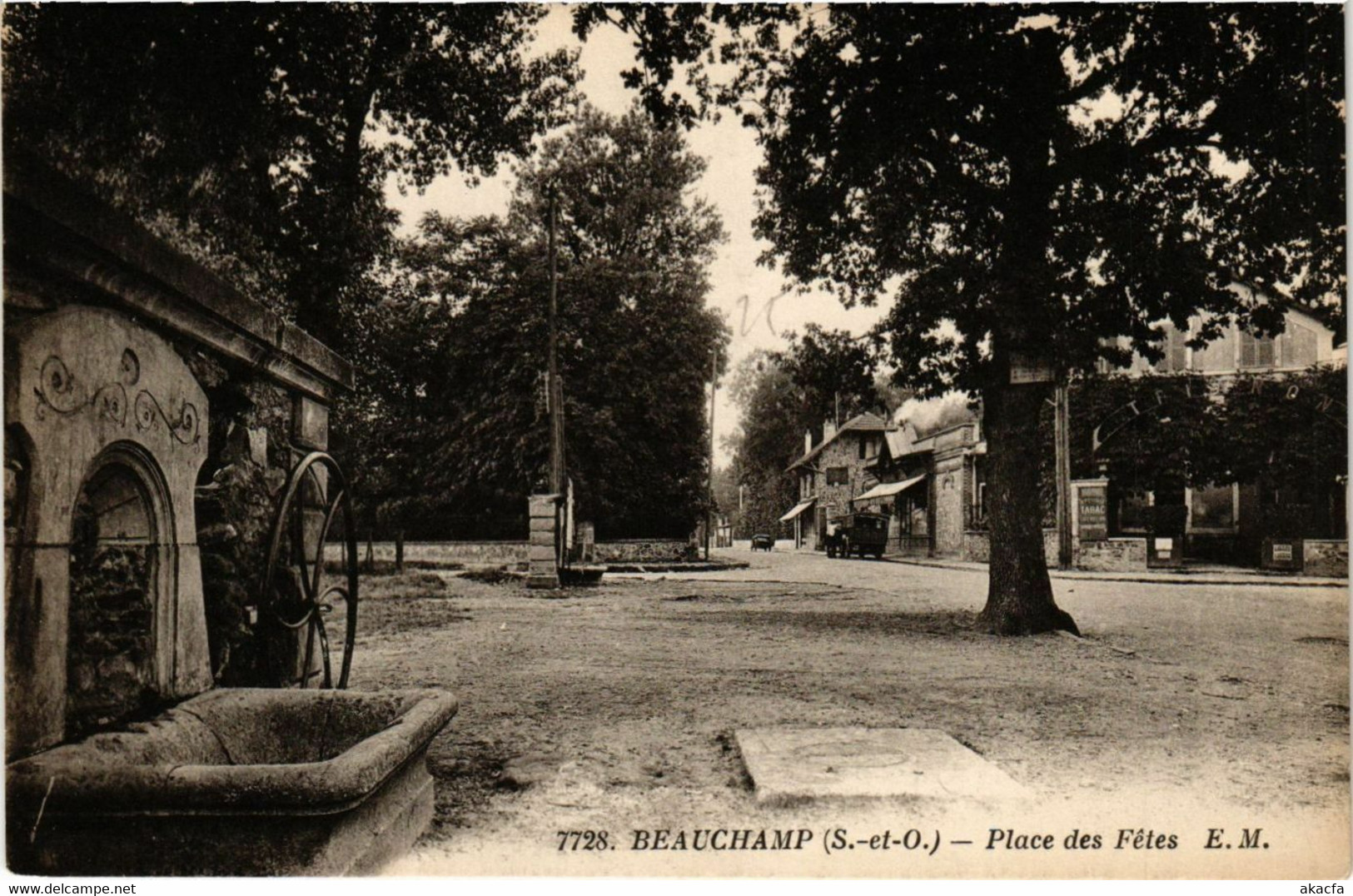 CPA BEAUCHAMP - Place des Fetes (380361)