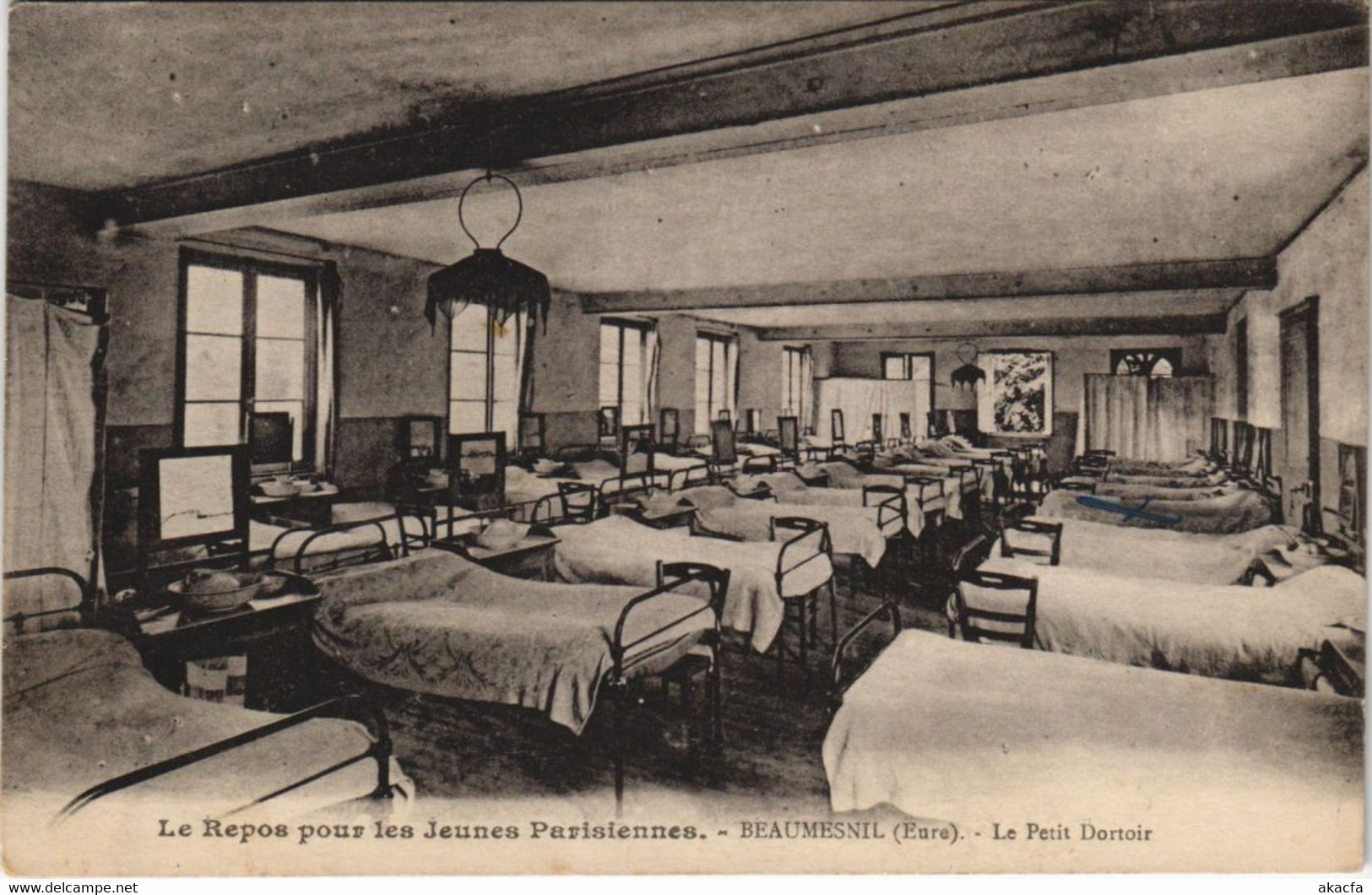 CPA BEAUMESNIL-Le Repos pour les Jeunes Parisiennes-Le Petit Dortoir (29316)