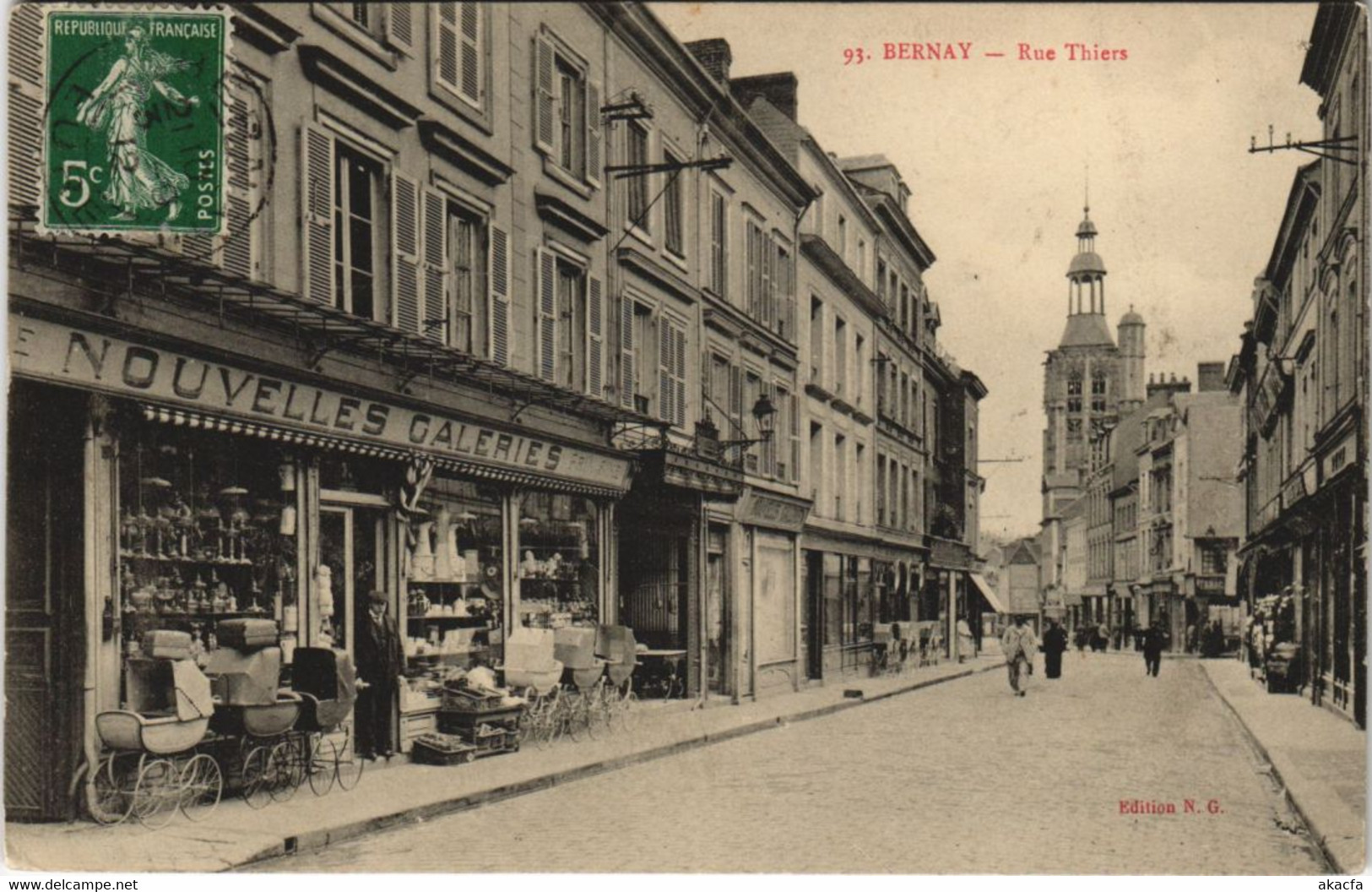 CPA BERNAY-Rue Thiers (43374)