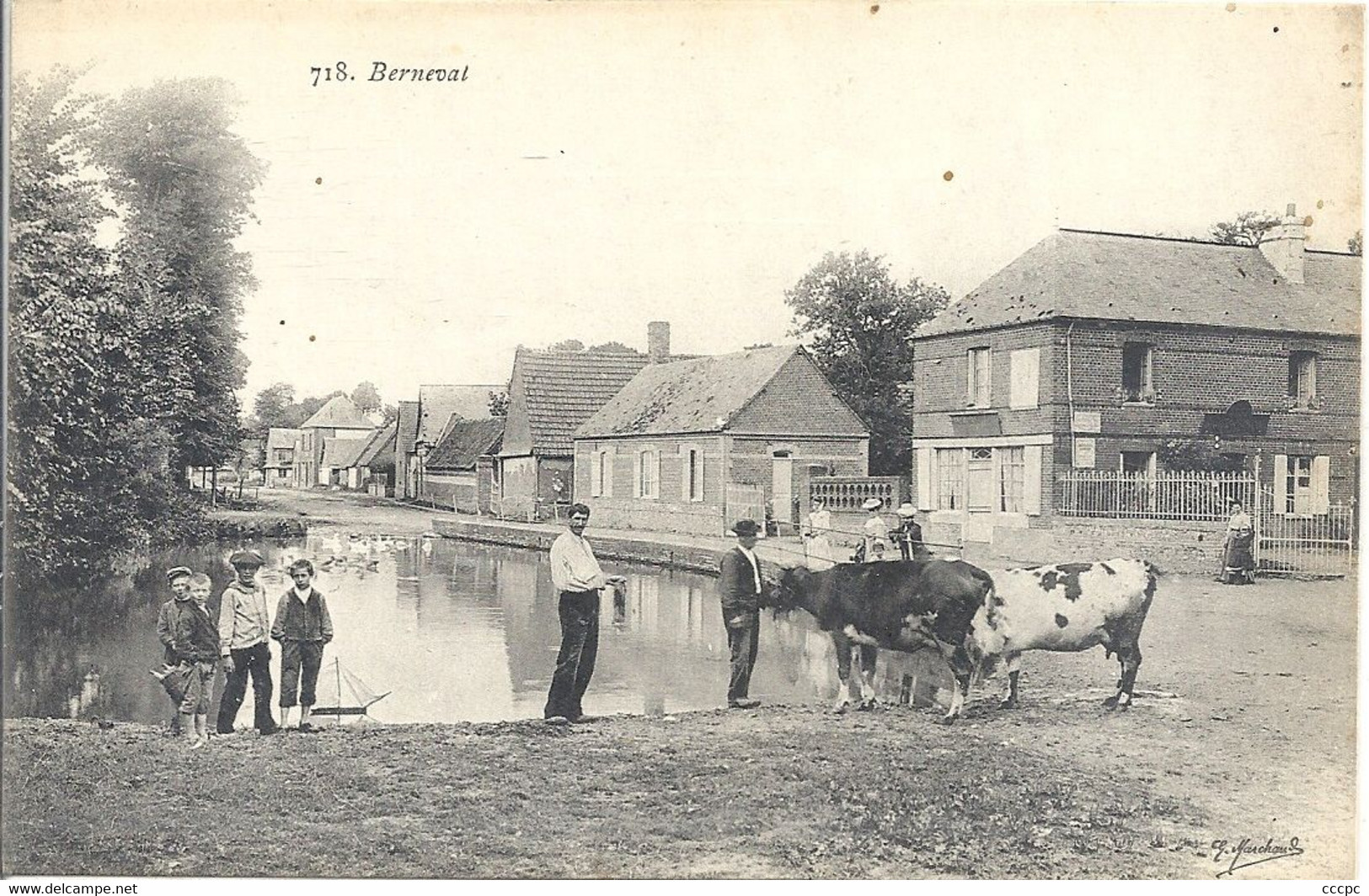 CPA Berneval vaches à la mare