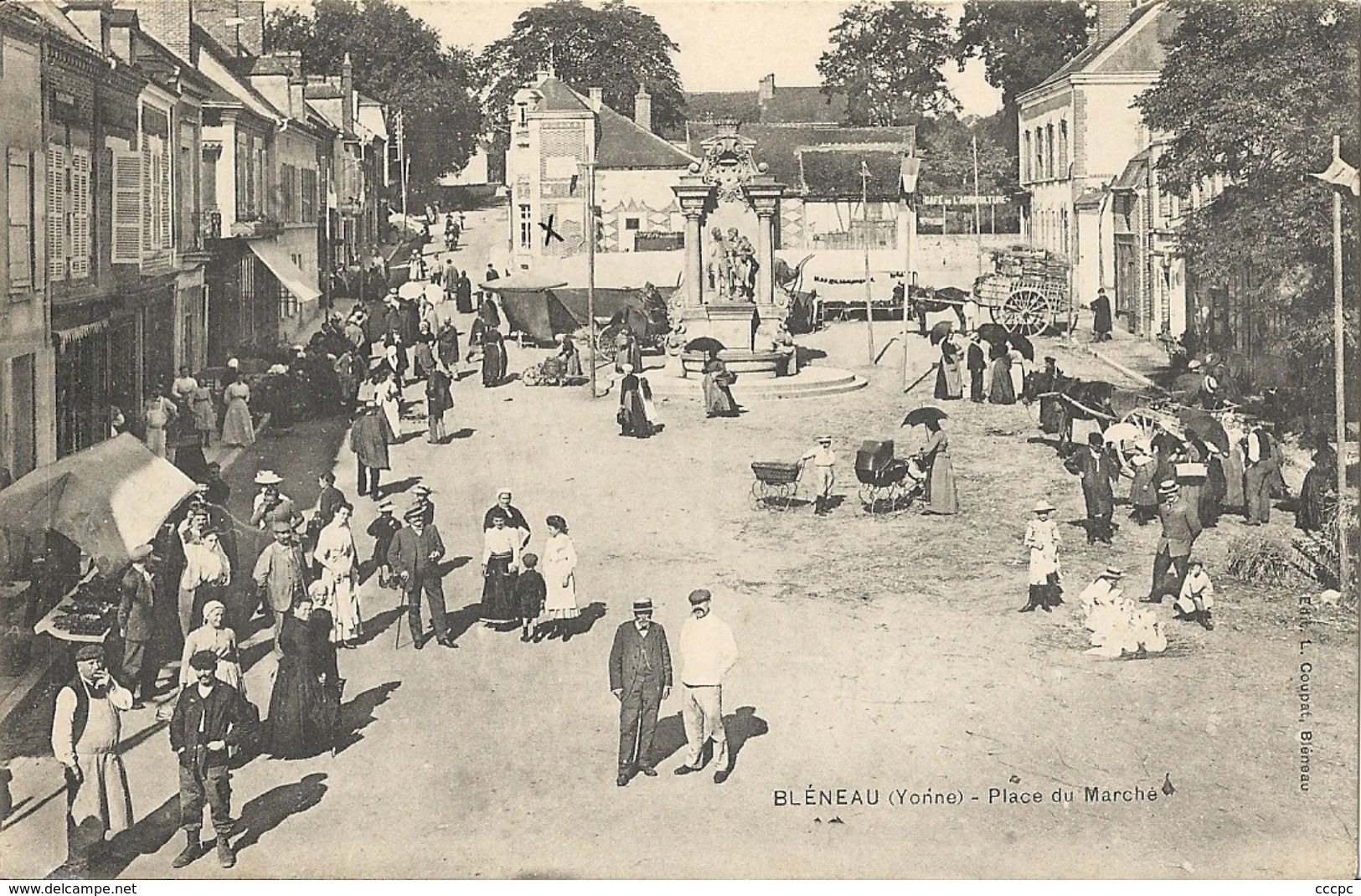 CPA Bléneau Place du Marché