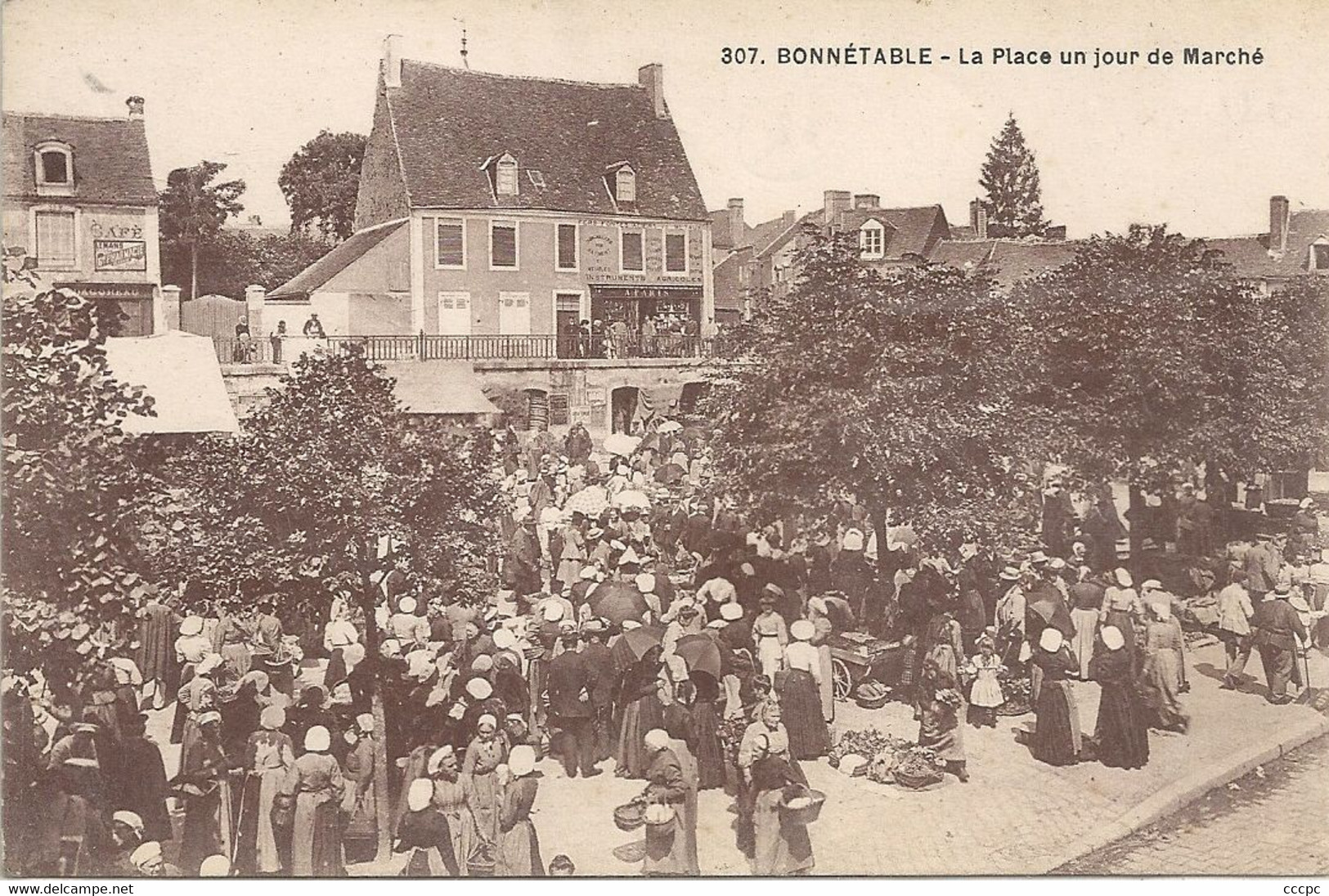 CPA Bonnétable La Place un jour de Marché