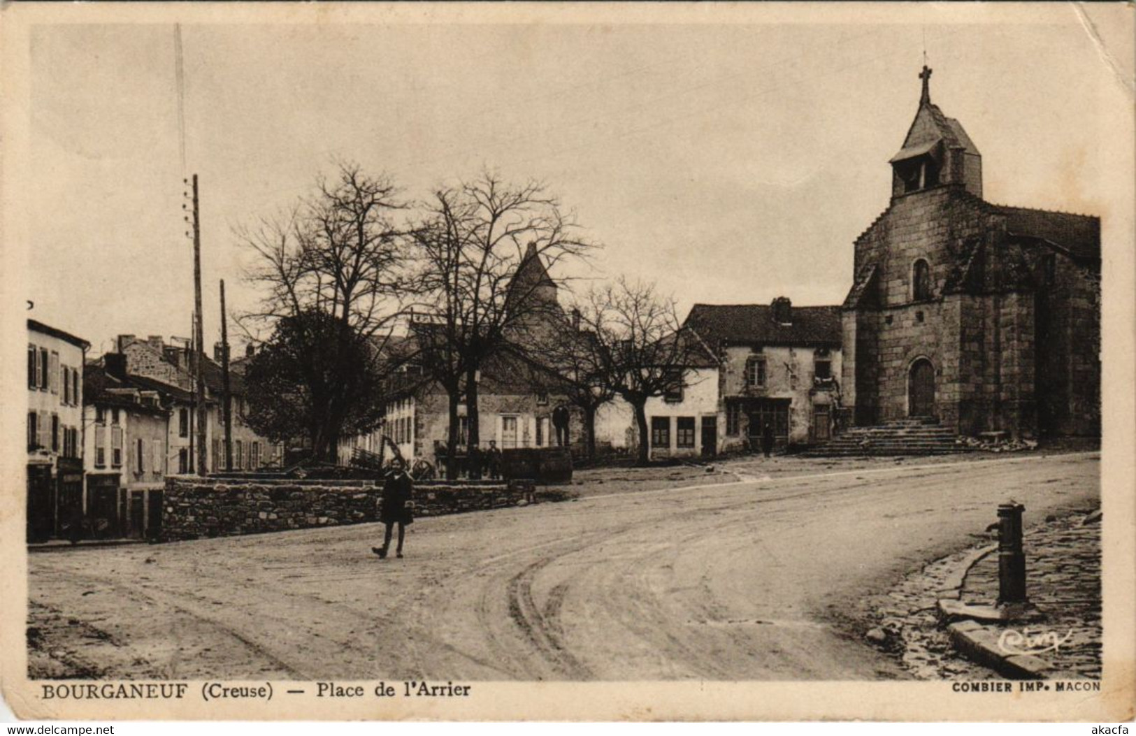 CPA Bourganeuf Place de l'Arrier FRANCE (1050202)