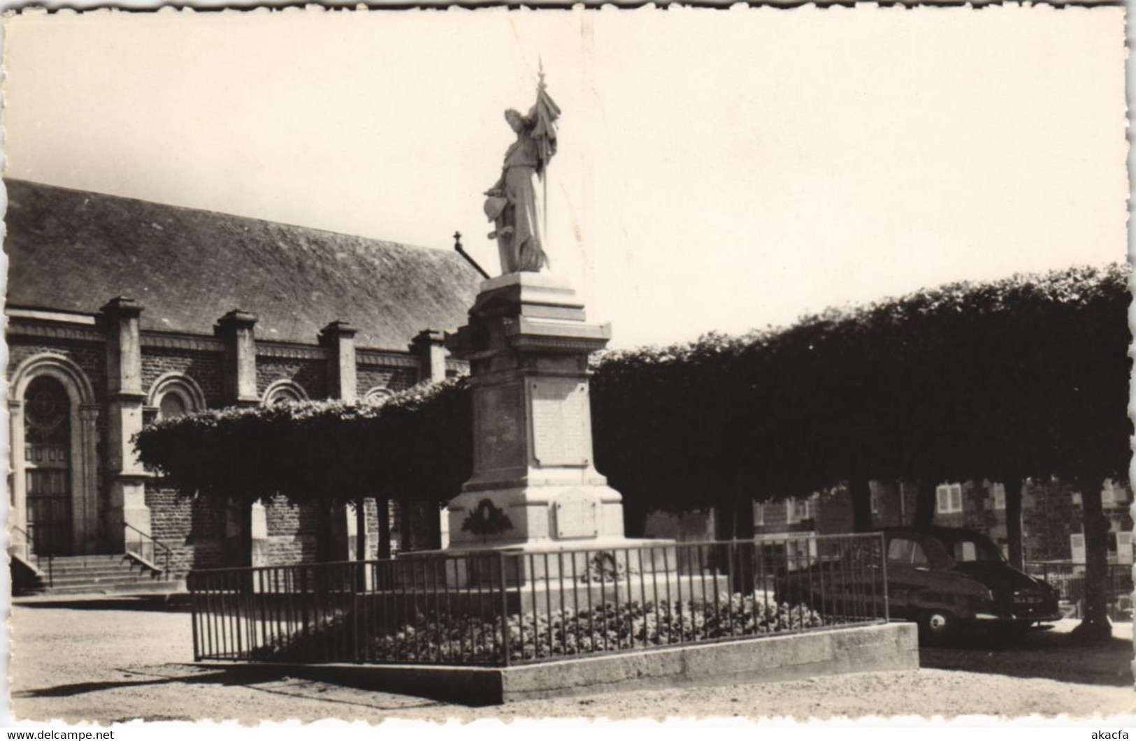 CPA BRÉHAL Le Monument aux Marts (152775)