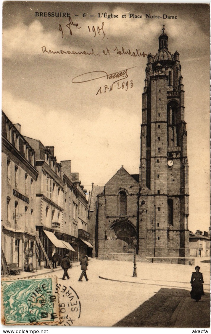 CPA BRESSUIRE - L'Église et Place Notre-Dame (89525)